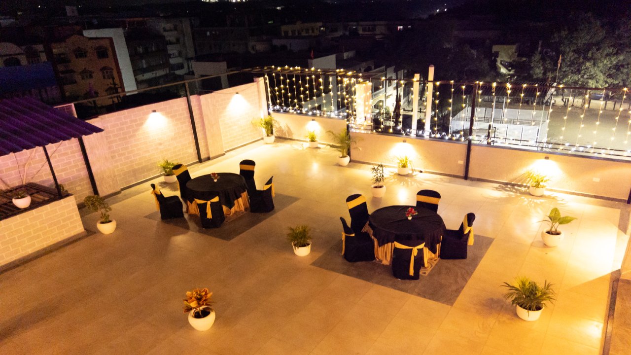 LuxeStay